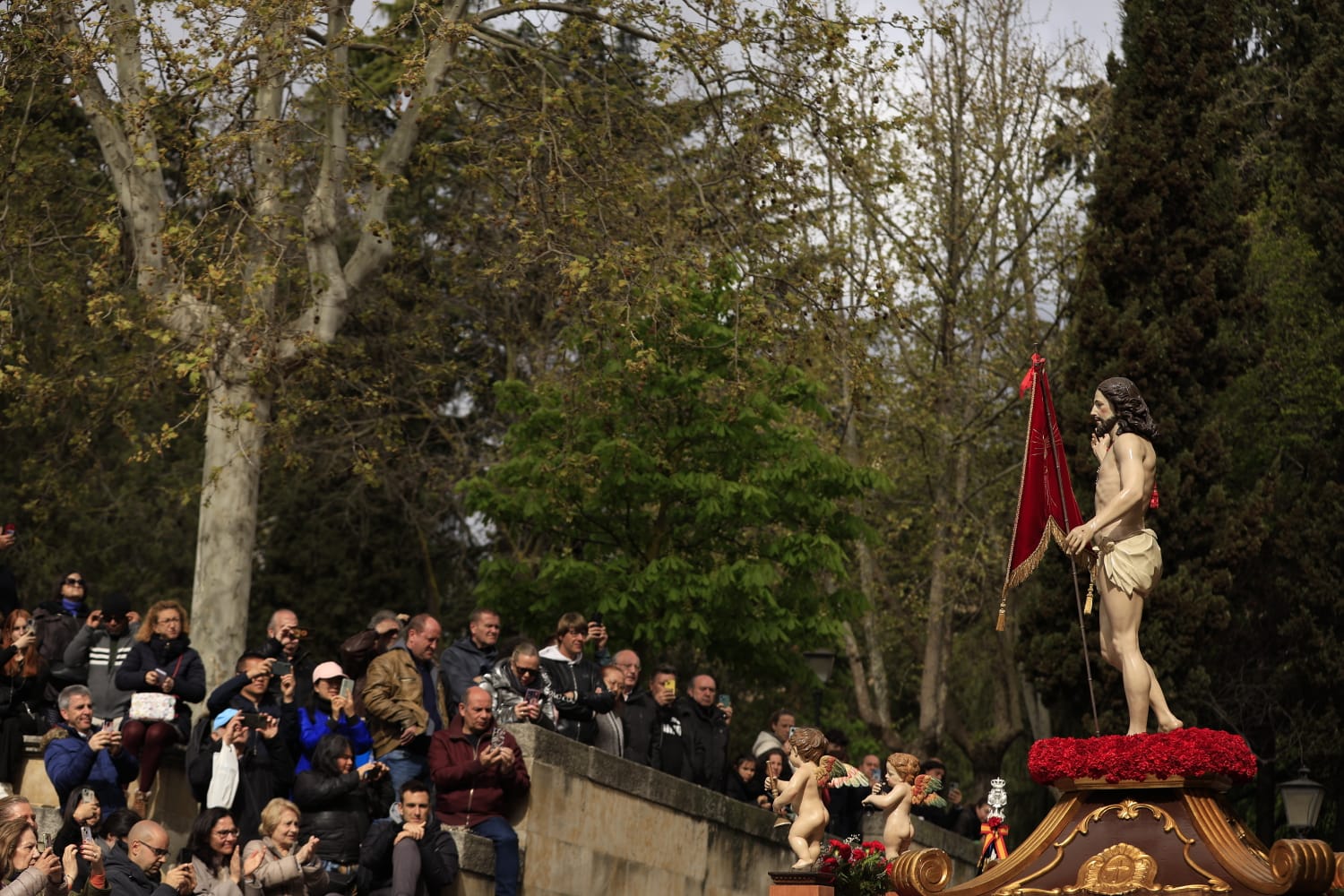 El Encuentro de Resurrección pone un solemne broche final a la Semana Santa salmantina