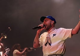 Salamanca celebra el día de la comunidad al son de Nil Moliner