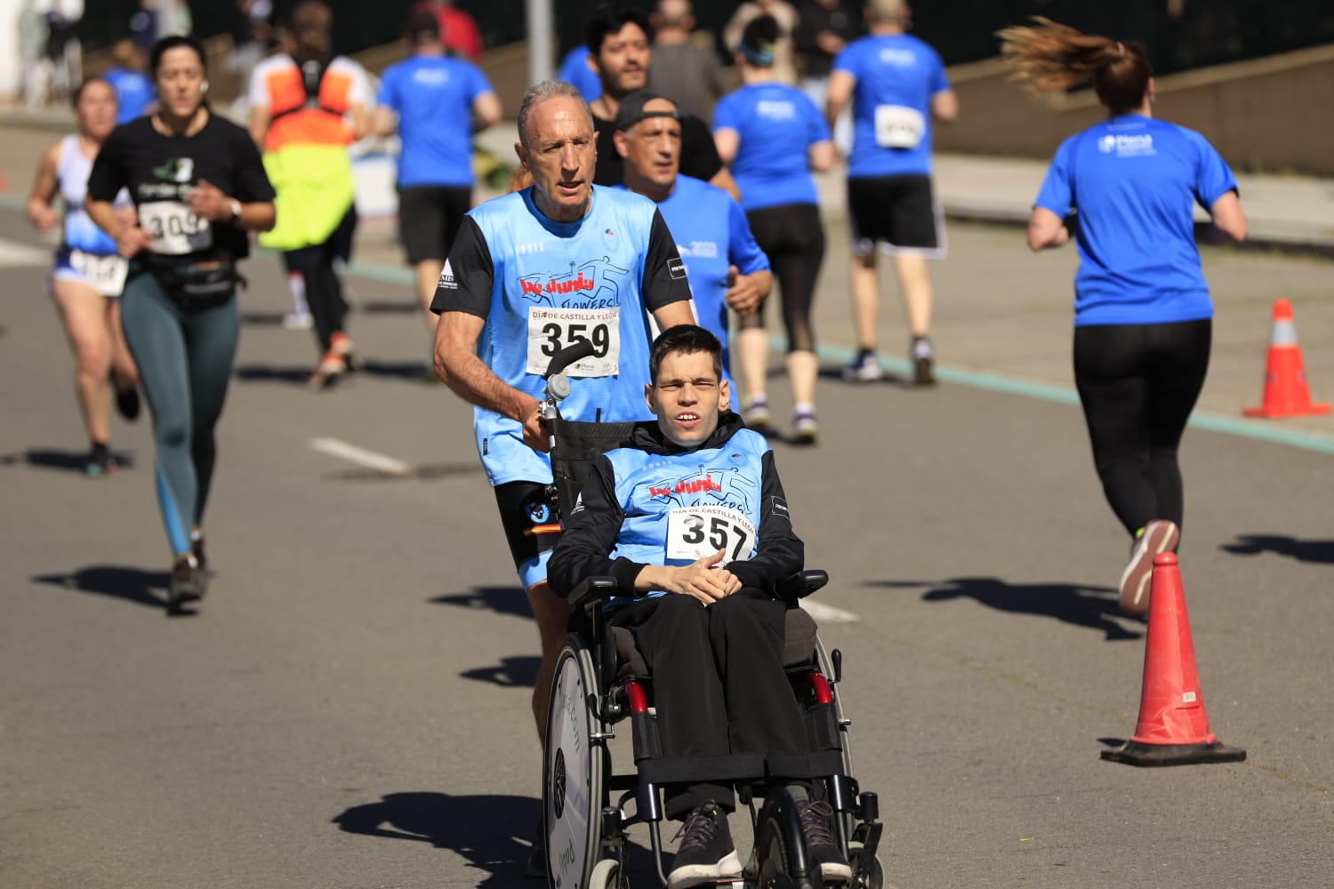 La Carrera y marcha por el Día de Castilla y León de Salamanca, en imágenes