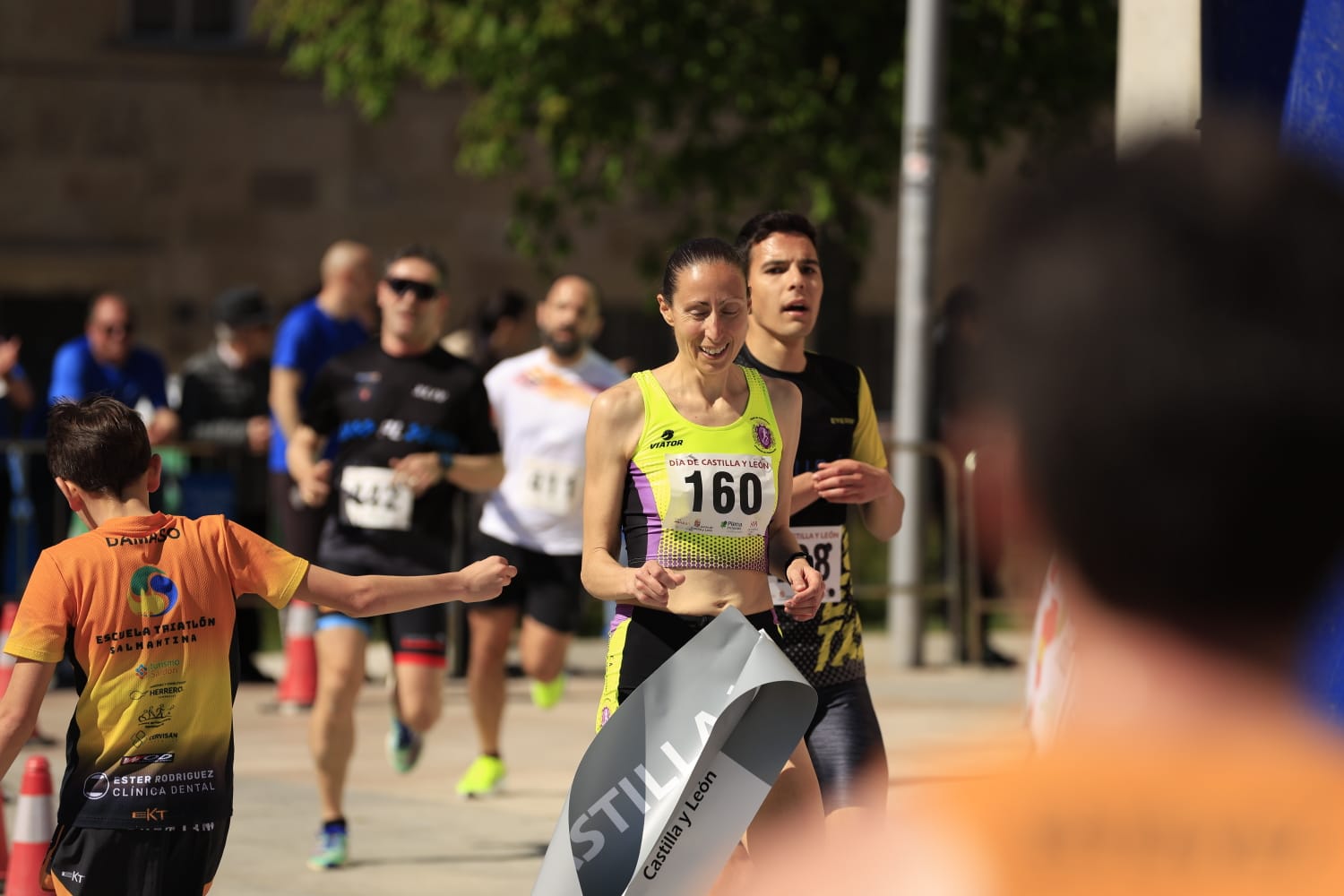 La Carrera y marcha por el Día de Castilla y León de Salamanca, en imágenes