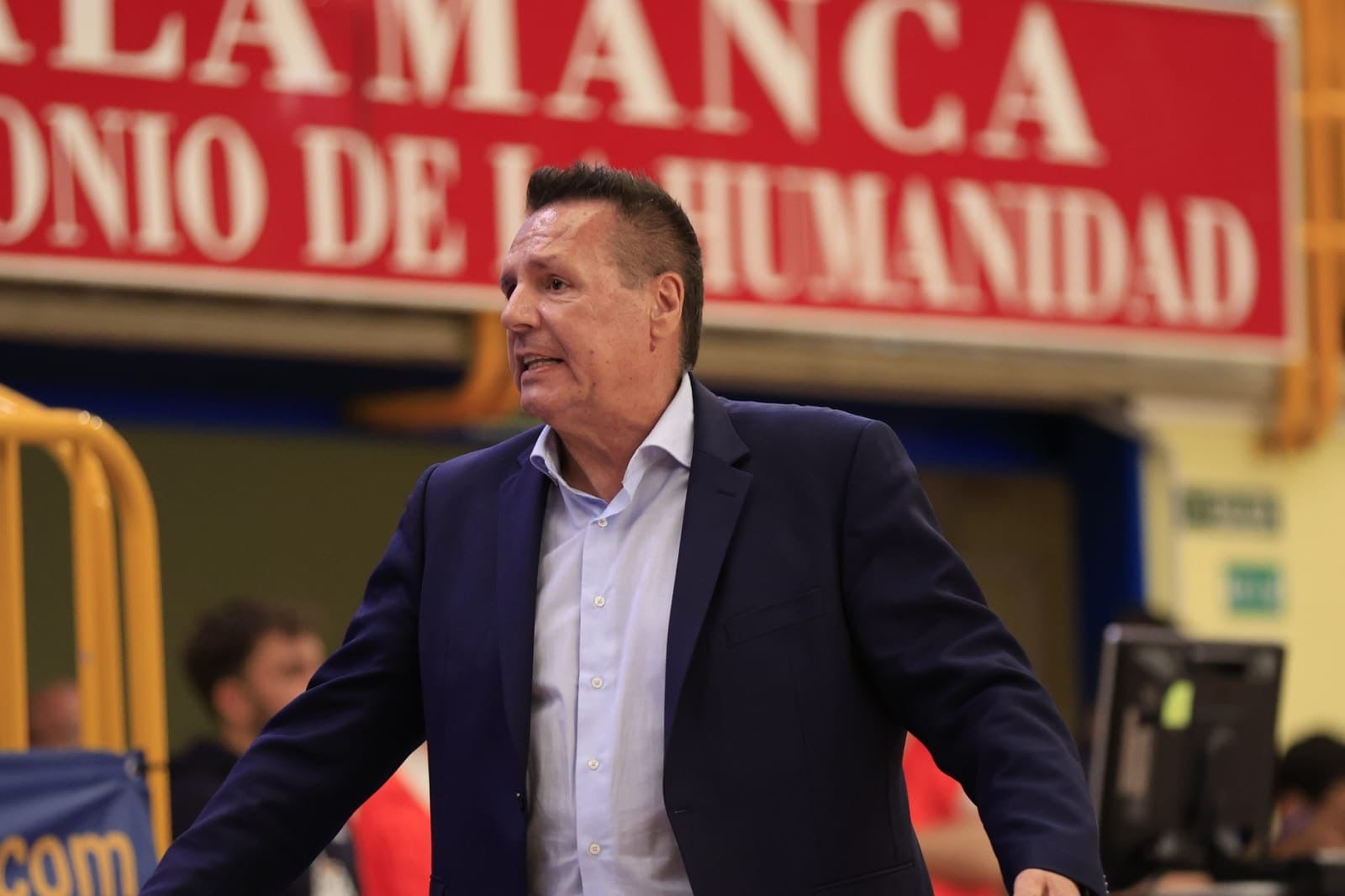 El Avenida-Estudiantes, en imágenes con reconocimientos para Silvia e Iyana