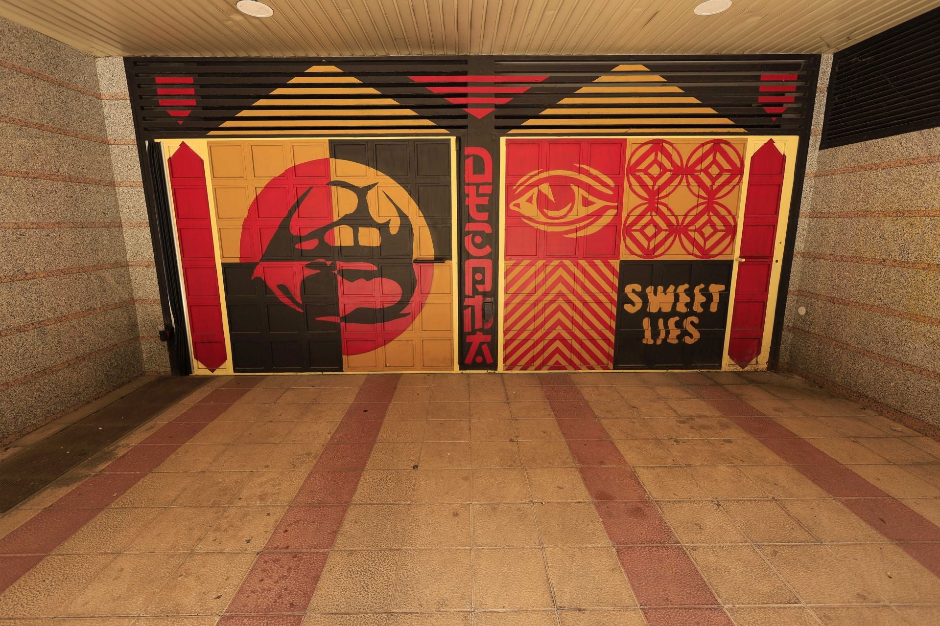 El taller y los murales de Tim Decoma