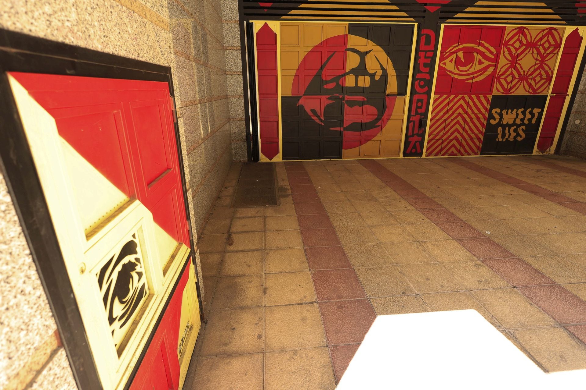 El taller y los murales de Tim Decoma