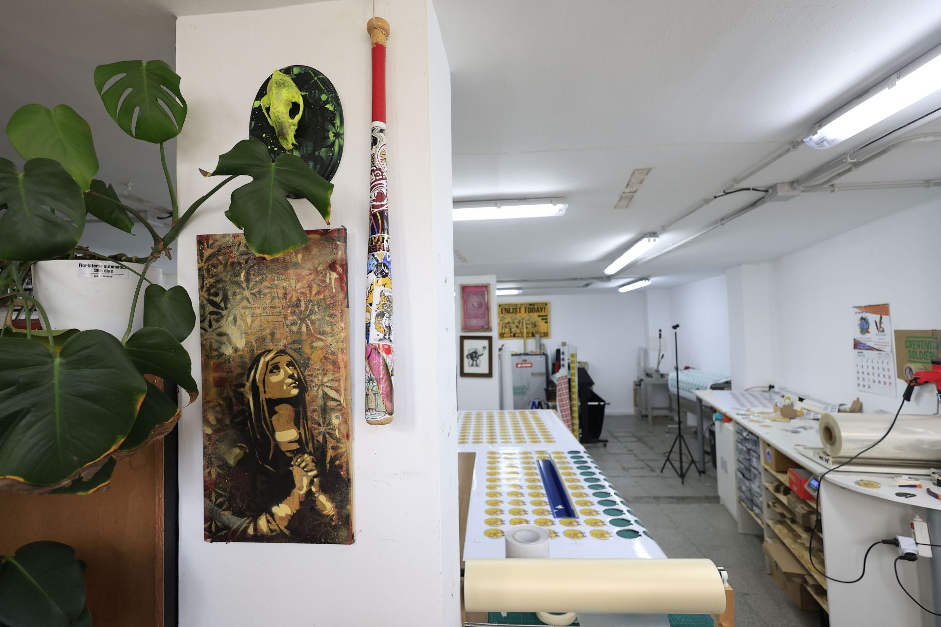 El taller y los murales de Tim Decoma