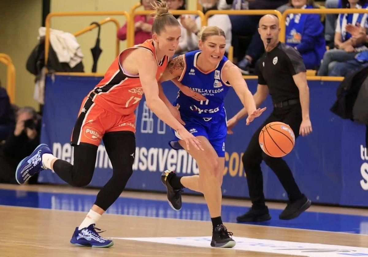 Una acción del último Avenida-Valencia Basket en Würzburg.