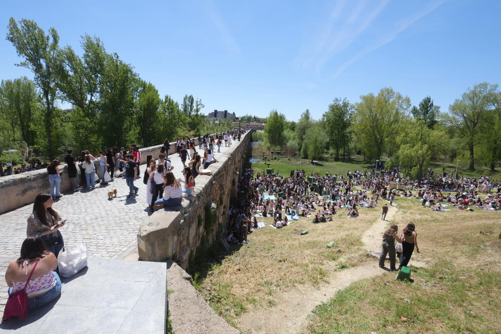 Las imágenes de un Lunes de Aguas para el recuerdo con un apagón nacional