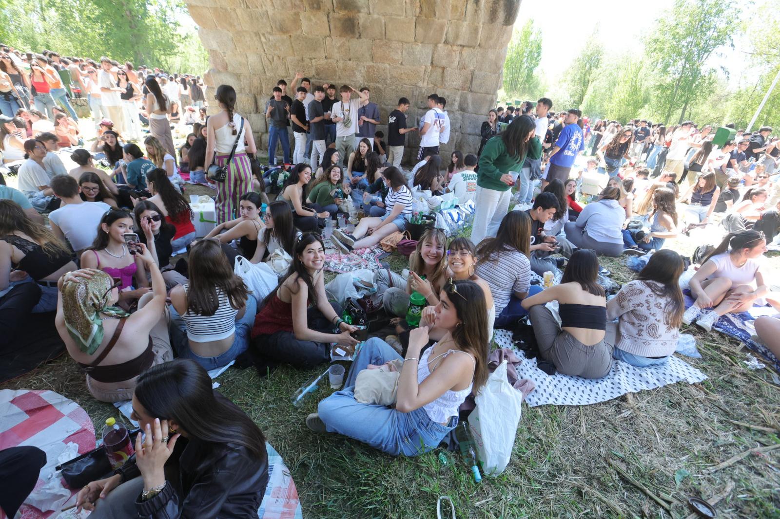 Las imágenes de un Lunes de Aguas para el recuerdo con un apagón nacional