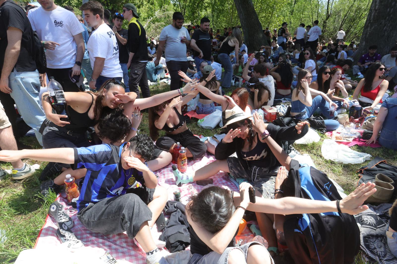 Las imágenes de un Lunes de Aguas para el recuerdo con un apagón nacional