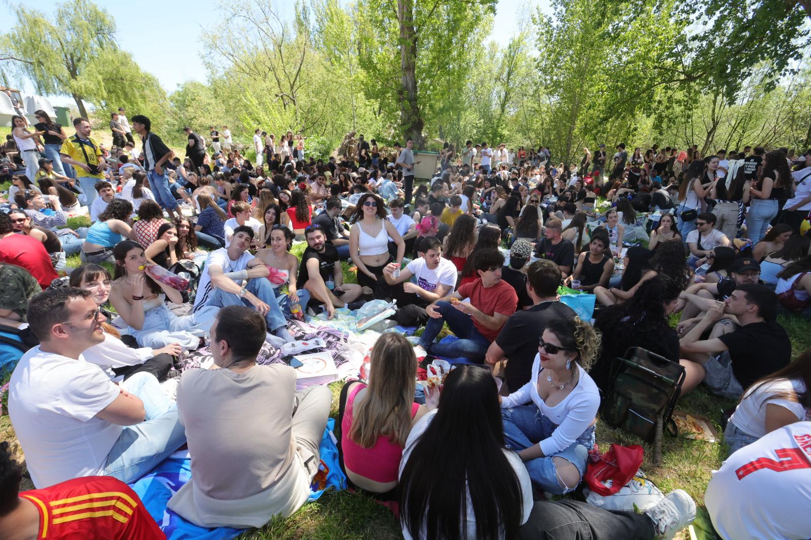 Las imágenes de un Lunes de Aguas para el recuerdo con un apagón nacional
