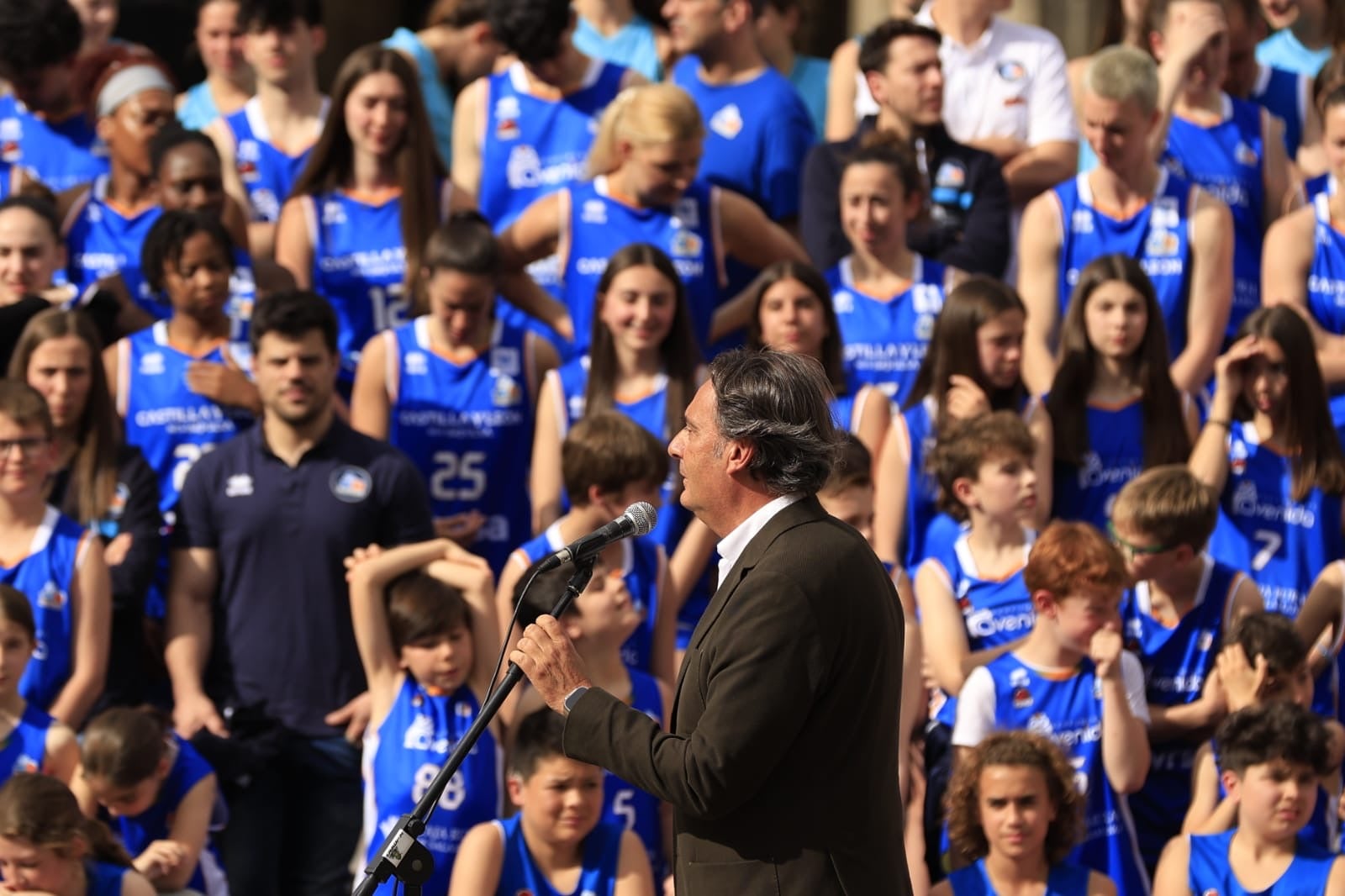 Presentación de todos los equipos del Perfumerías Avenida