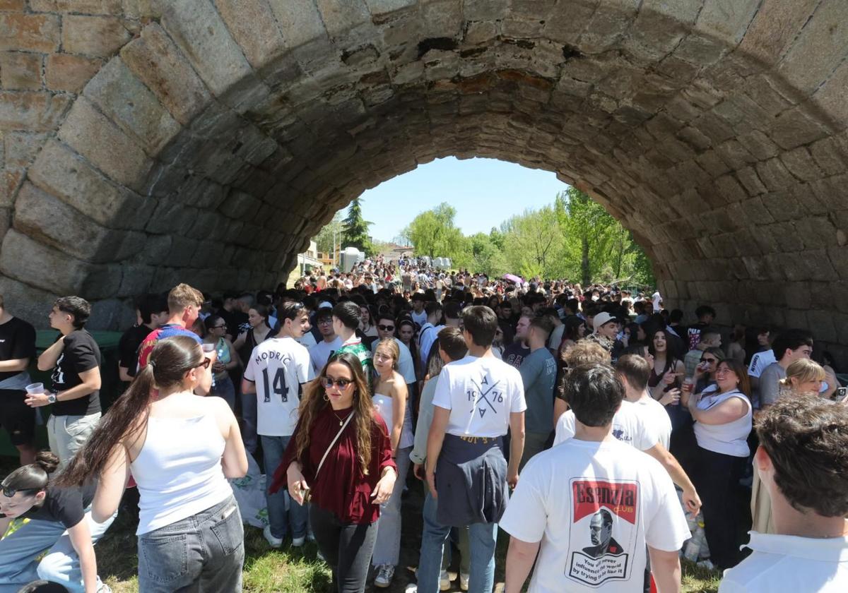 Más de 8.000 personas disfrutan de las propuestas lúdicas para celebrar el Lunes de Aguas