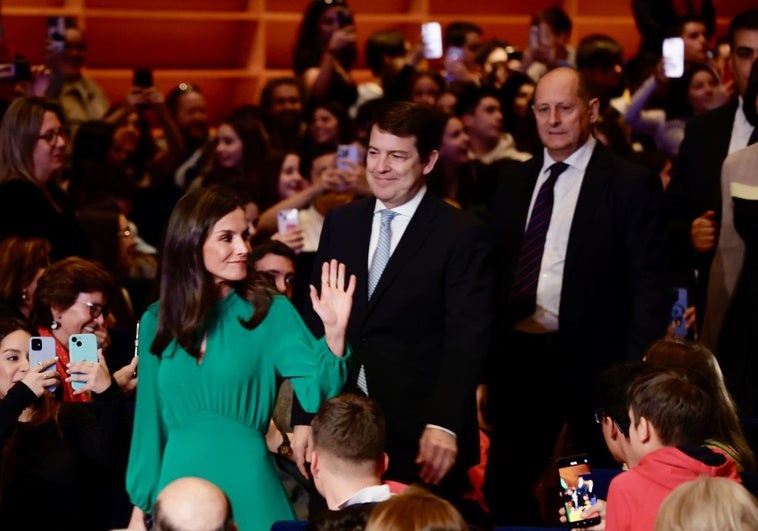 La Reina Letizia mantiene su visita a Salamanca pese al apagón histórico