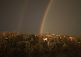 Lluvia y arco iris sobre el río Tormes