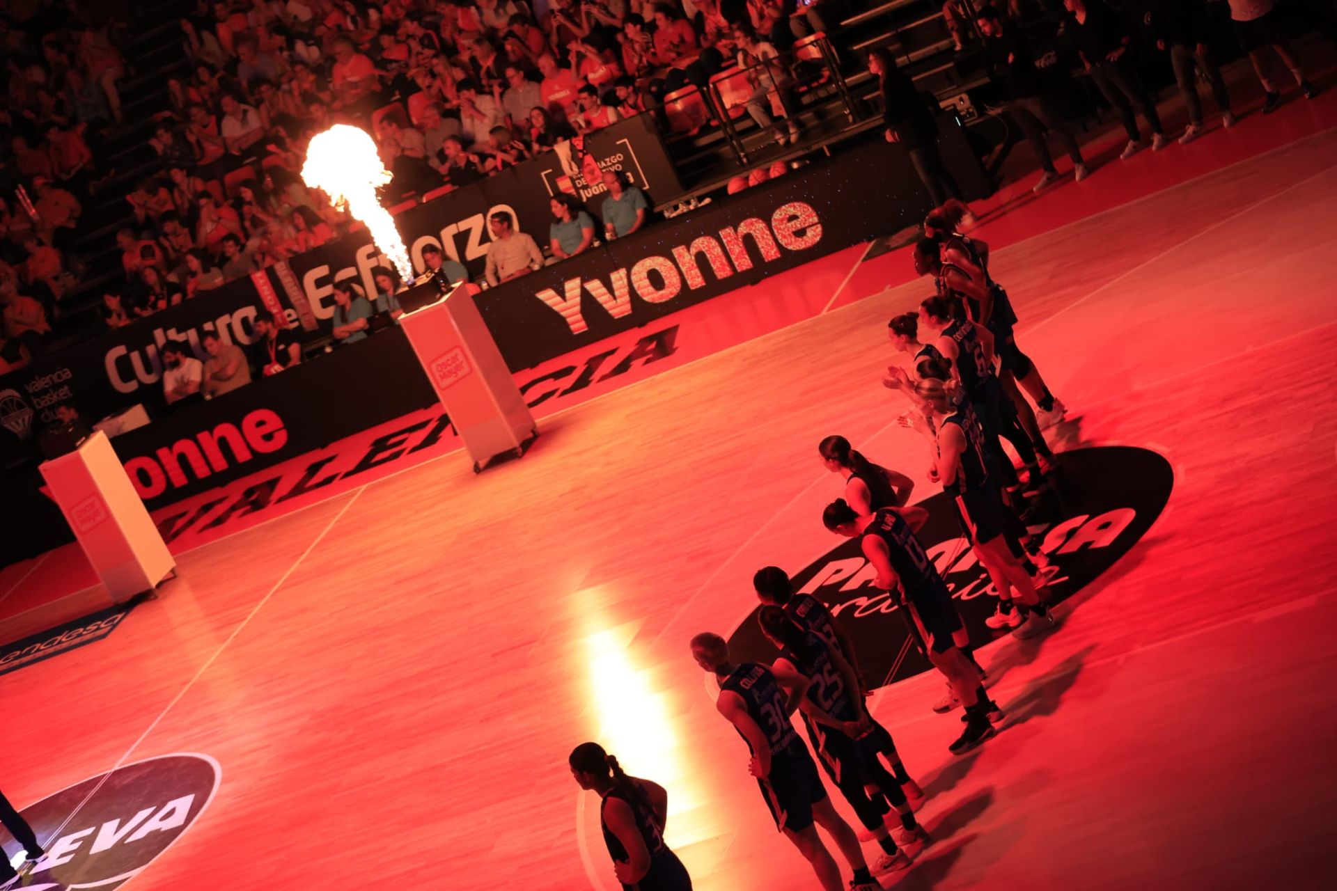 En imágenes la derrota de Perfumerías Avenida frente a Valencia Basket