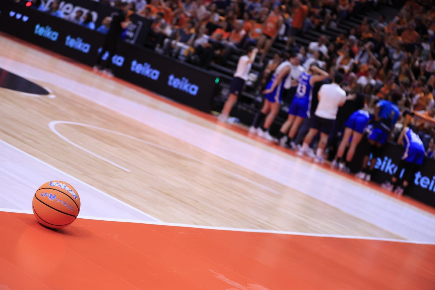 En imágenes la derrota de Perfumerías Avenida frente a Valencia Basket