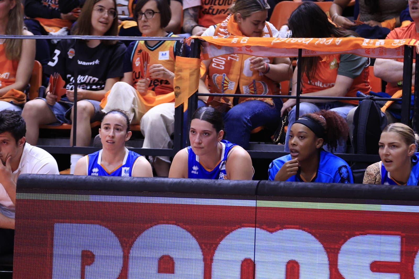 En imágenes la derrota de Perfumerías Avenida frente a Valencia Basket