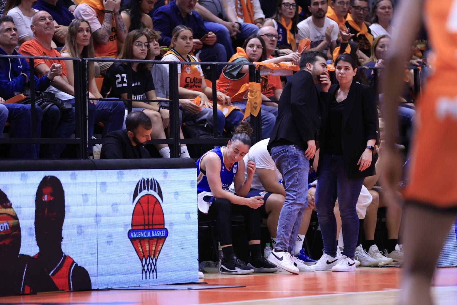 En imágenes la derrota de Perfumerías Avenida frente a Valencia Basket