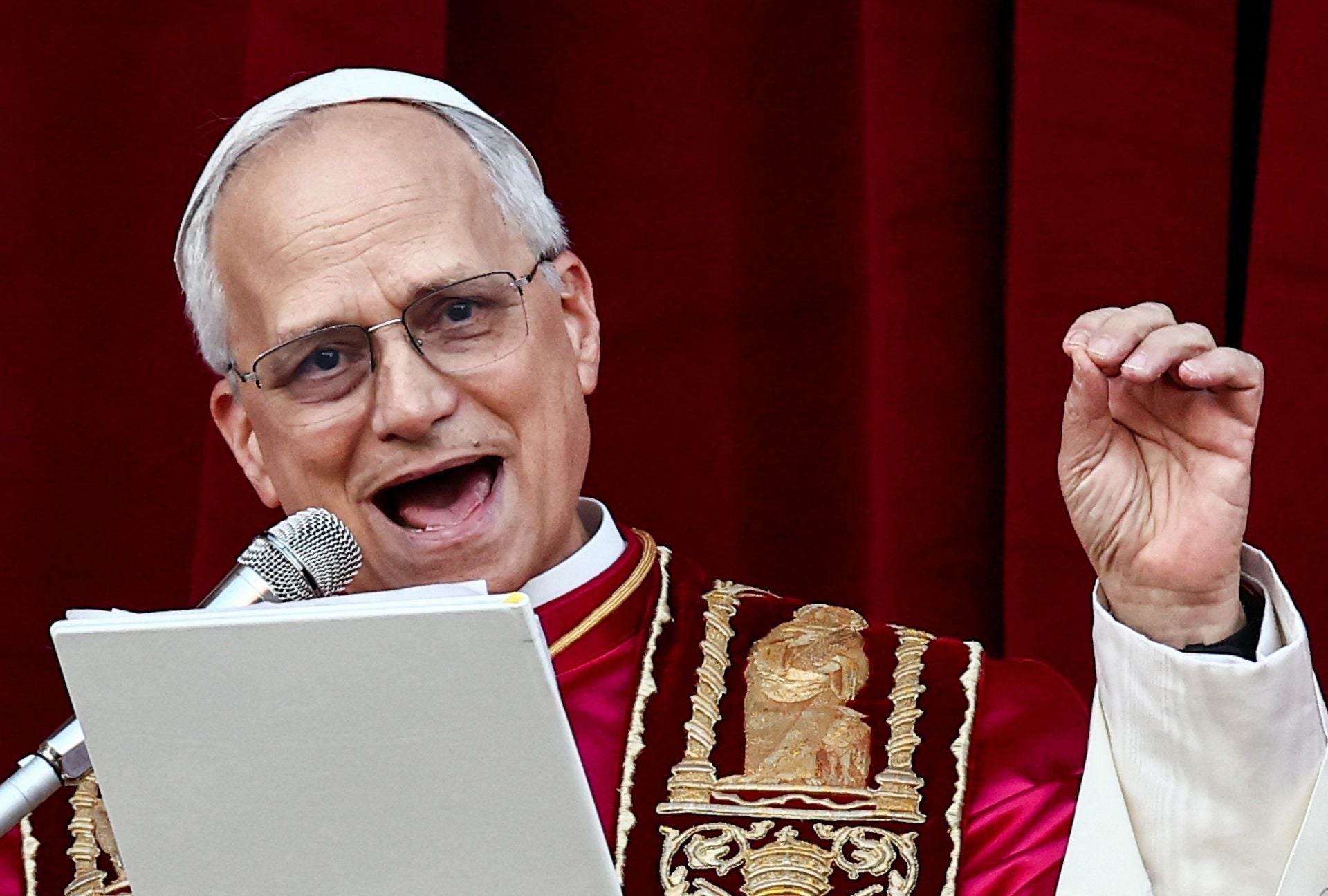 León XIV, el Papa que rompió una regla no escrita: «Ayudadnos a construir puentes»