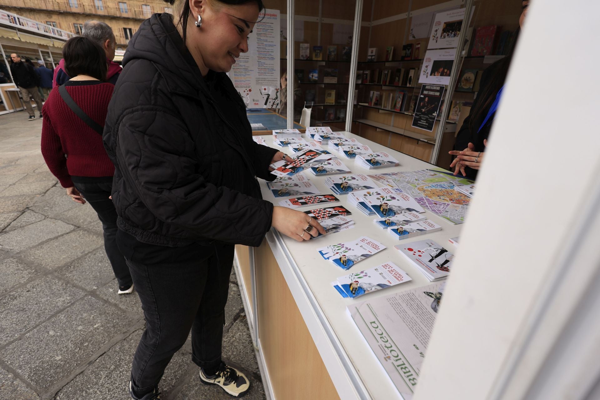 El mal tiempo no frena la inauguración de la Feria de Libro en Salamanca