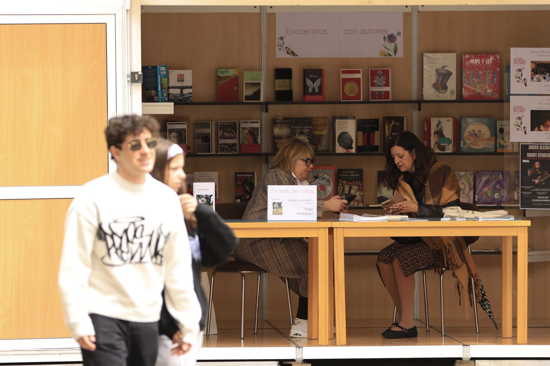El mal tiempo no frena la inauguración de la Feria de Libro en Salamanca