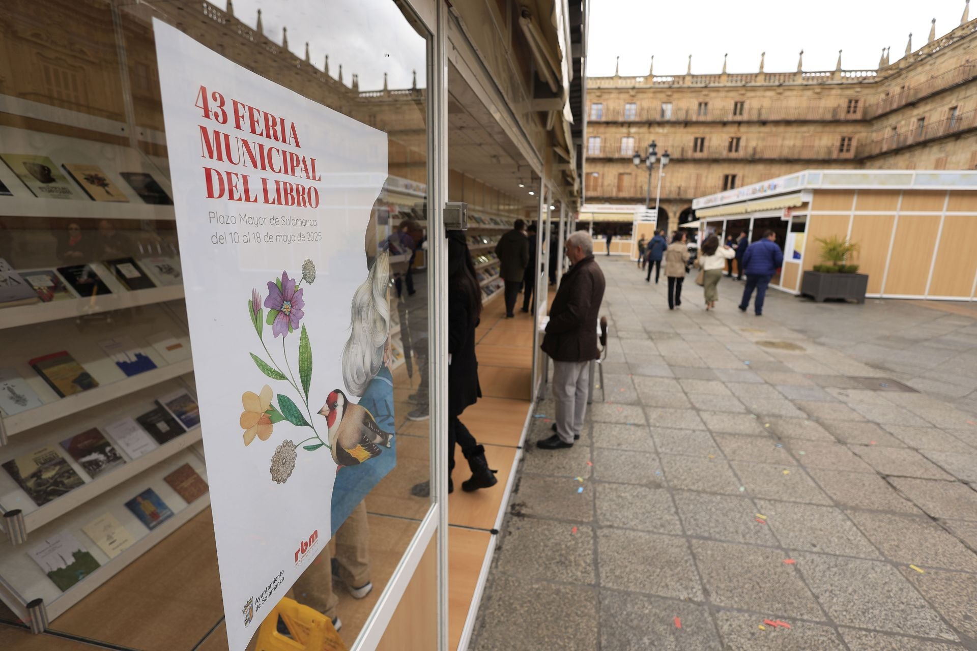 El mal tiempo no frena la inauguración de la Feria de Libro en Salamanca