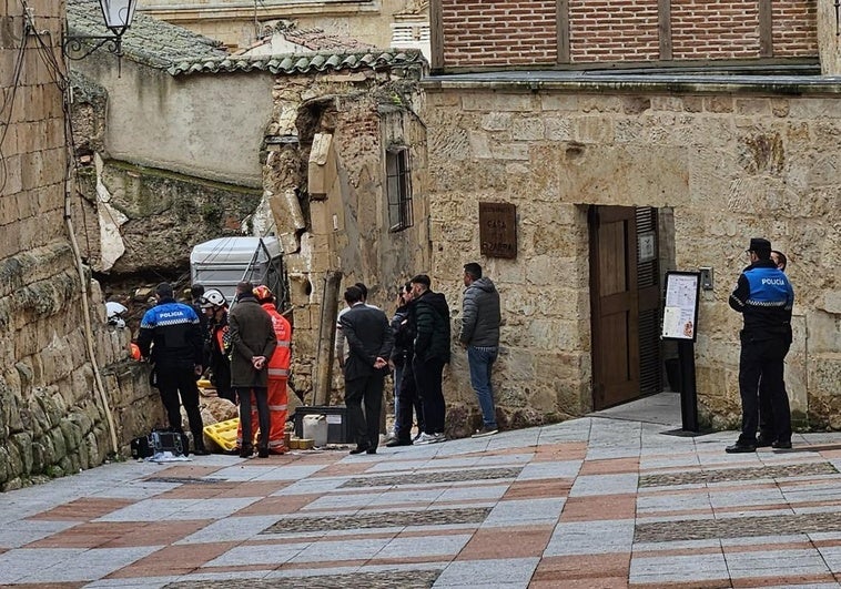 Lugar de la calle Tentenecio en Salamanca en el que se ha caído el muro.