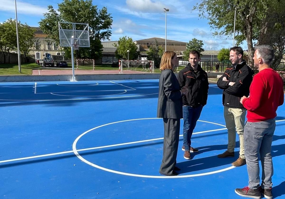 Lavado de cara de la pista de baloncesto del parque de los Jesuitas