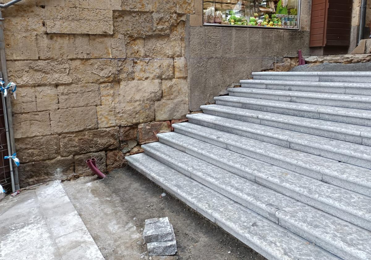 Photo principale - Ceci est le nouvel escaliers tactile du maire de la place de Salamka contre les sandales