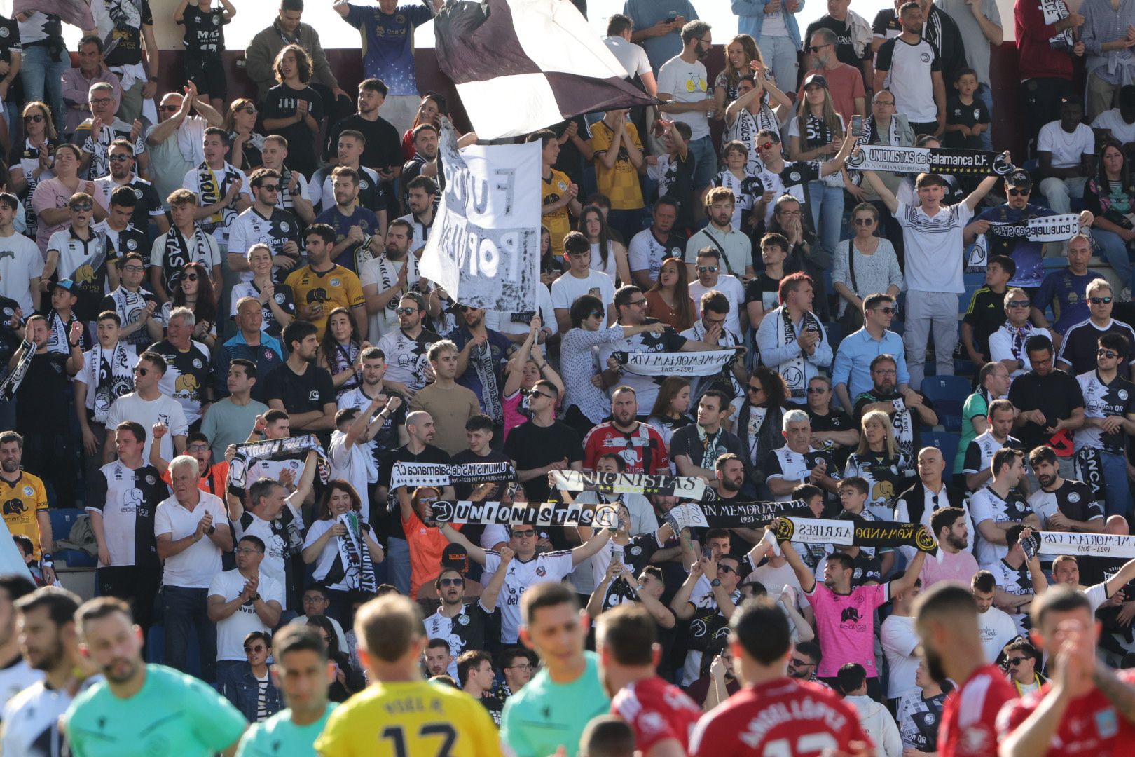 Unionistas-Tarazona en la grada: llenazo, desmayo y una afición volcada