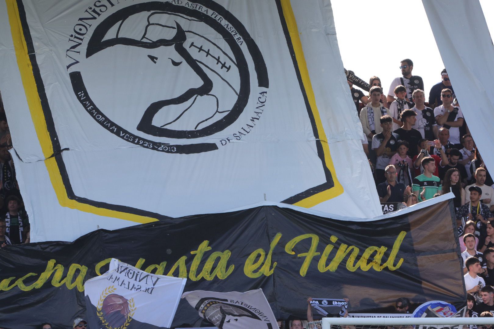 Unionistas-Tarazona en la grada: llenazo, desmayo y una afición volcada