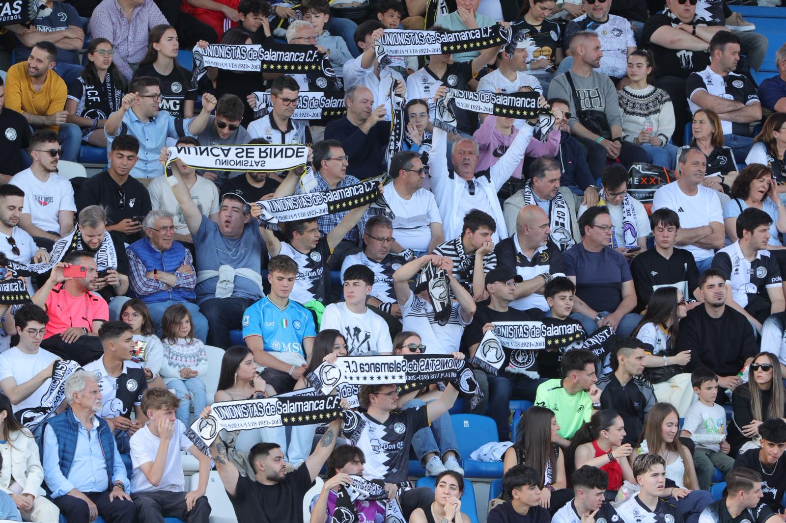 Unionistas-Tarazona en la grada: llenazo, desmayo y una afición volcada