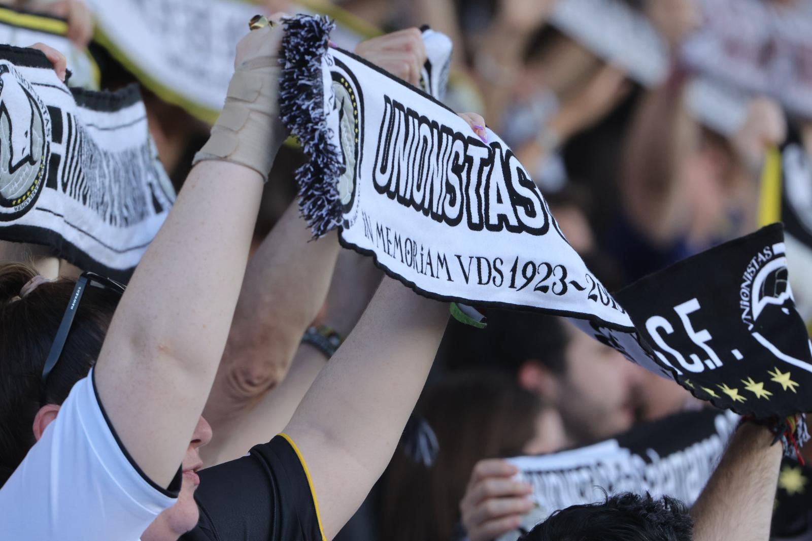 Unionistas-Tarazona en la grada: llenazo, desmayo y una afición volcada
