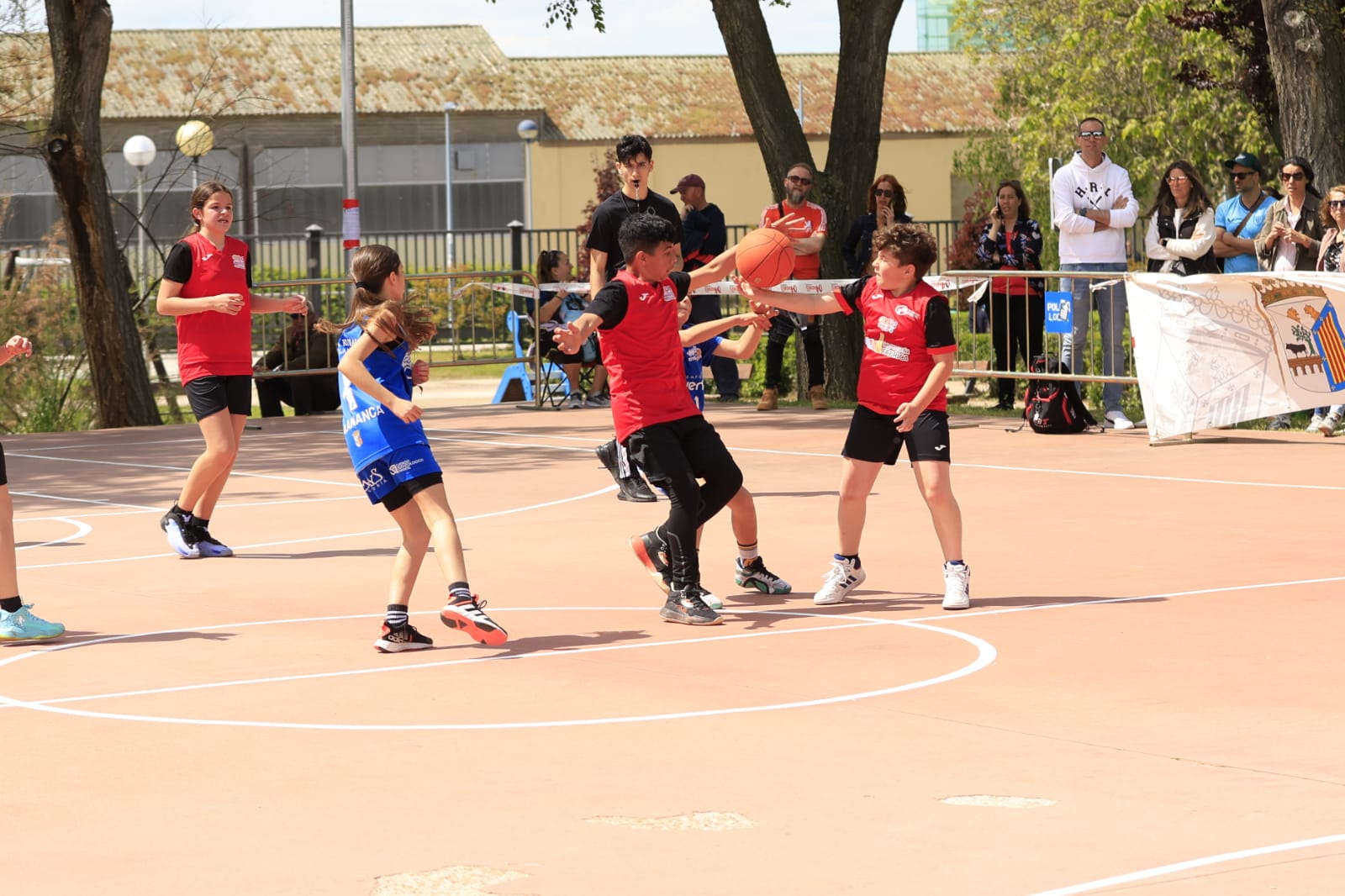 Día del Minibasket en Salamanca: once horas entre canastas