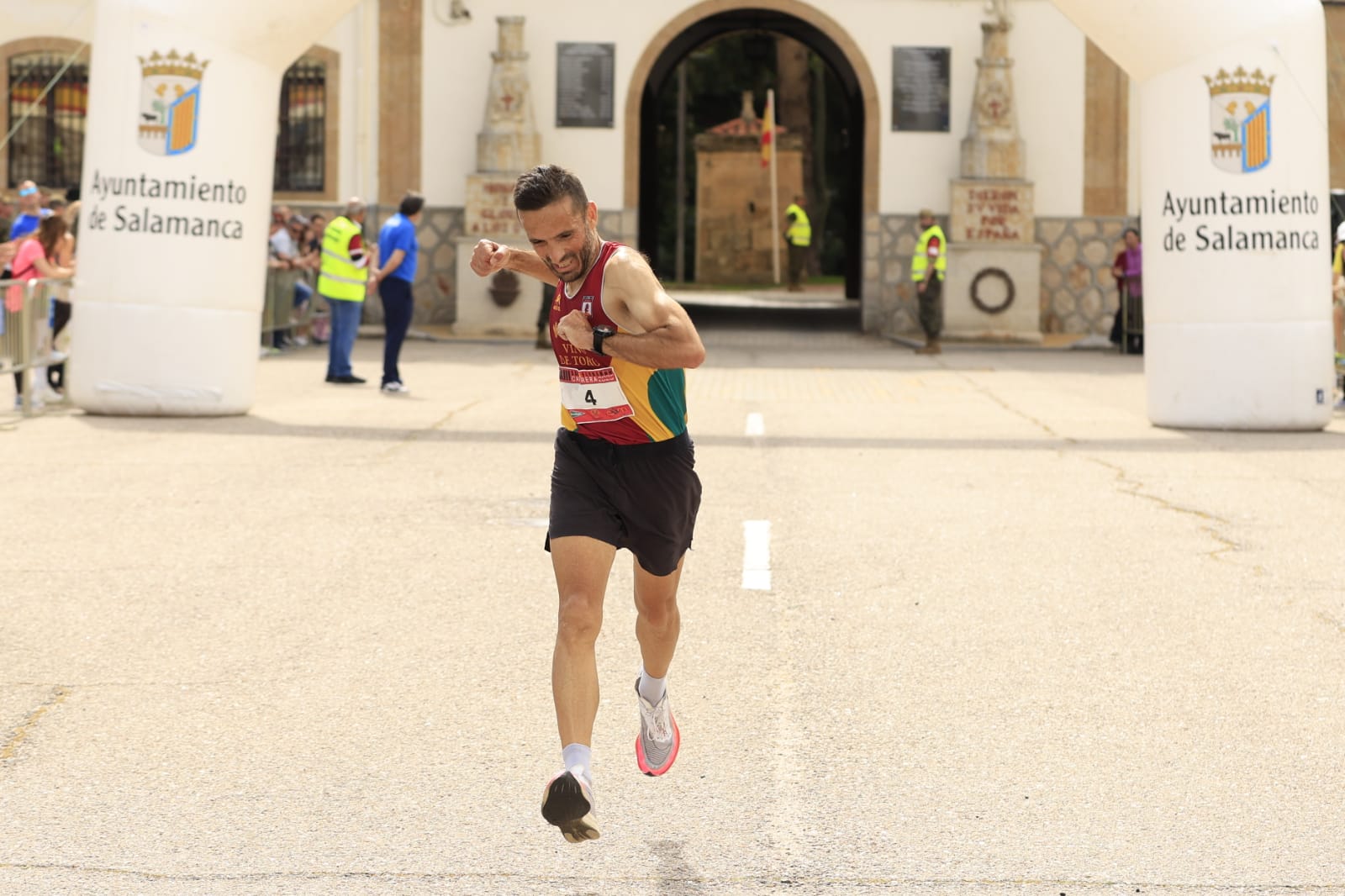 La XIII Carrera Cívico-Militar &#039;San Fernando&#039; de Salamanca, en imágenes