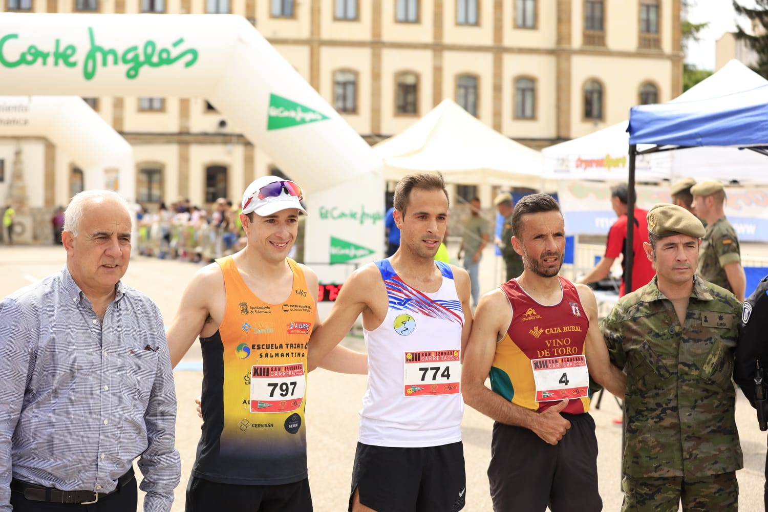 La XIII Carrera Cívico-Militar &#039;San Fernando&#039; de Salamanca, en imágenes