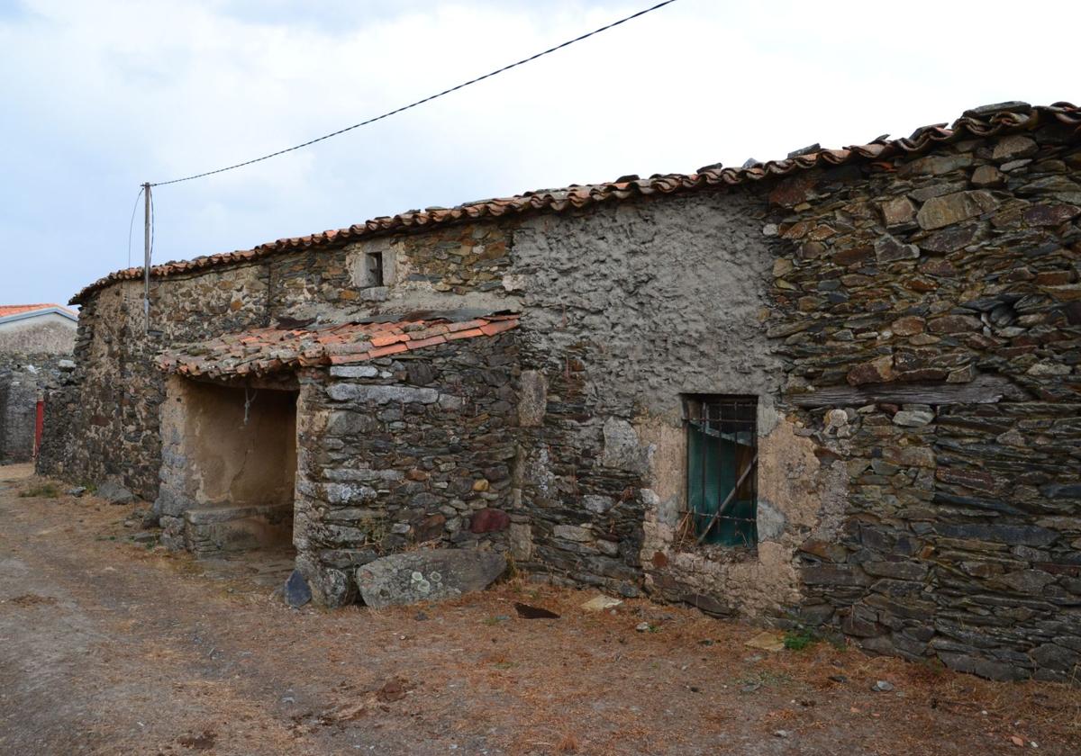 La casa es de planta baja y data de 1850.