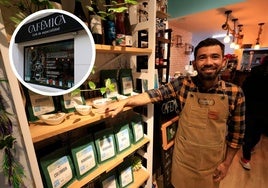 David, uno de los impulsores de Cafemica; en el círculo, la cafetería desde la calle