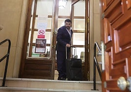 José María Fuentes llegando a la Audiencia.