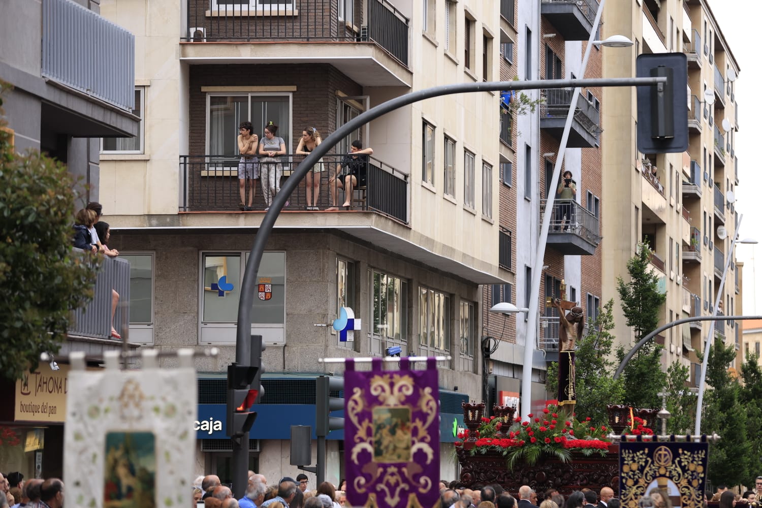 La procesión del Cristo de los Milagros, en imágenes