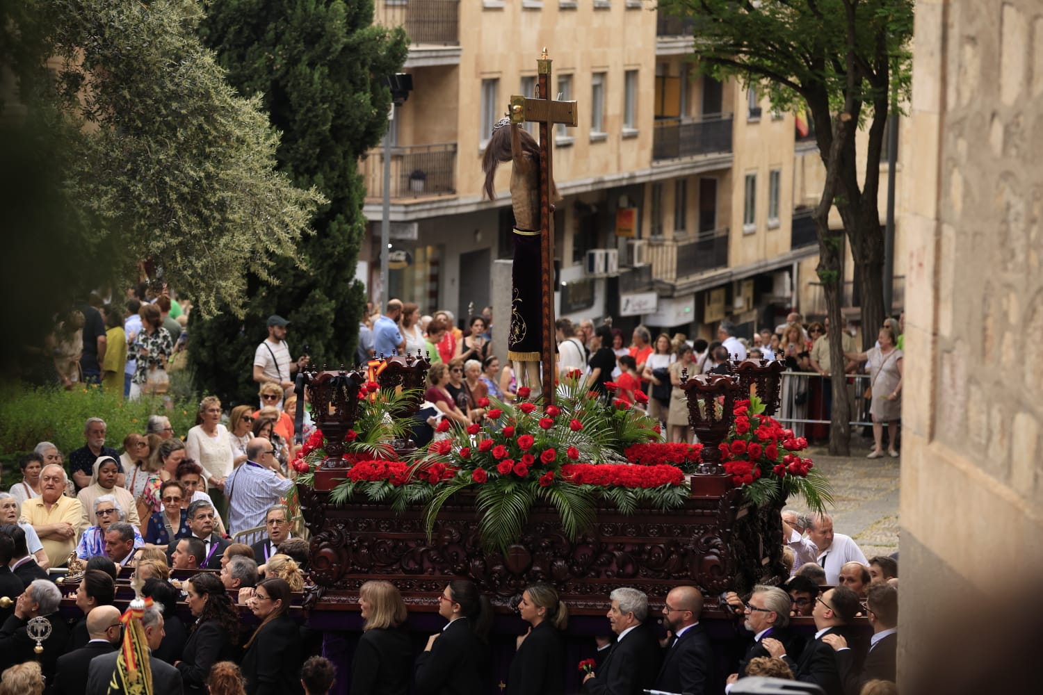 La procesión del Cristo de los Milagros, en imágenes