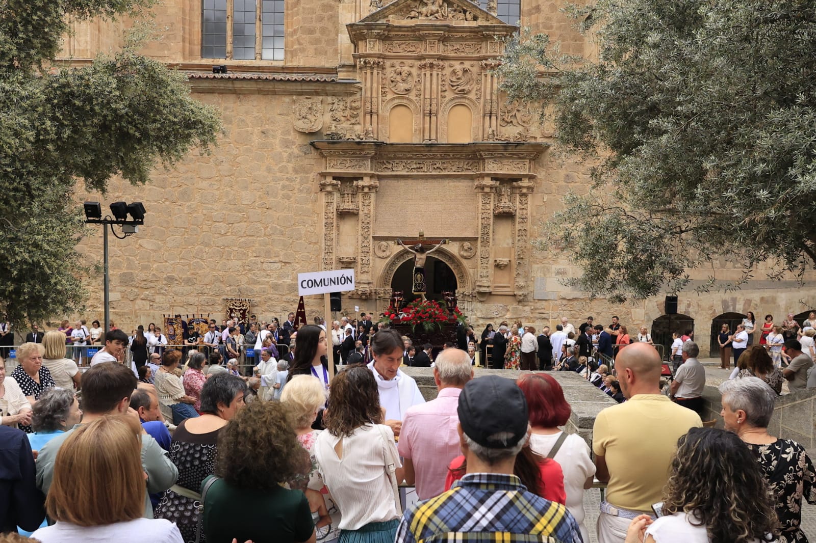 La procesión del Cristo de los Milagros, en imágenes