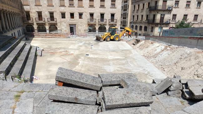 Imagen después - La histórica plaza de Salamanca excavada hasta los cimientos que ya vislumbra su nuevo jardín