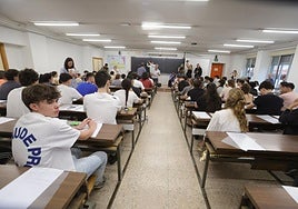 Estudiantes de Salamanca en el primer exámen de la Prueba de Acceso a la Universidad