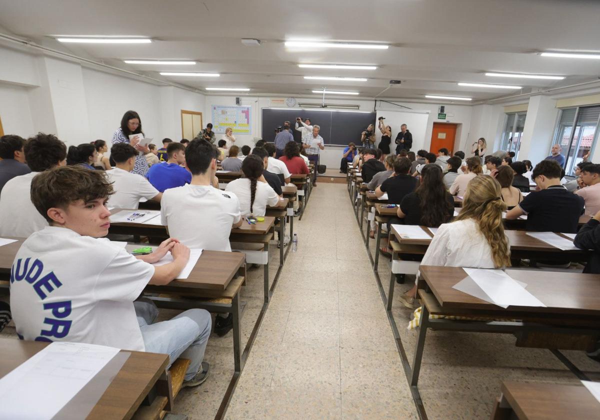 Nervios a flor de piel en la primera jornada de la nueva PAU en Salamanca