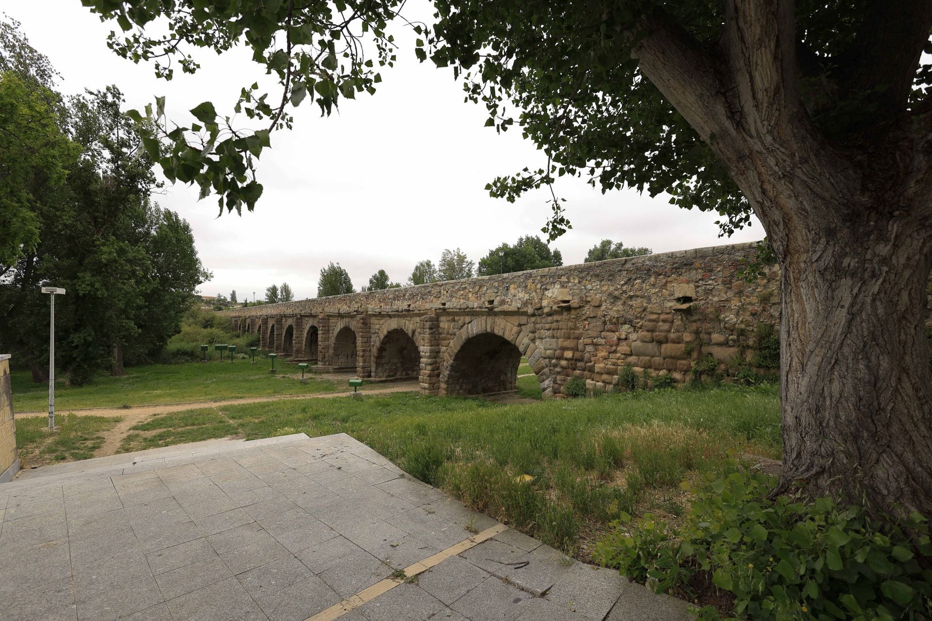Los daños del Puente Romano de Salamanca que sobrevive a 2.000 años sobre el Tormes