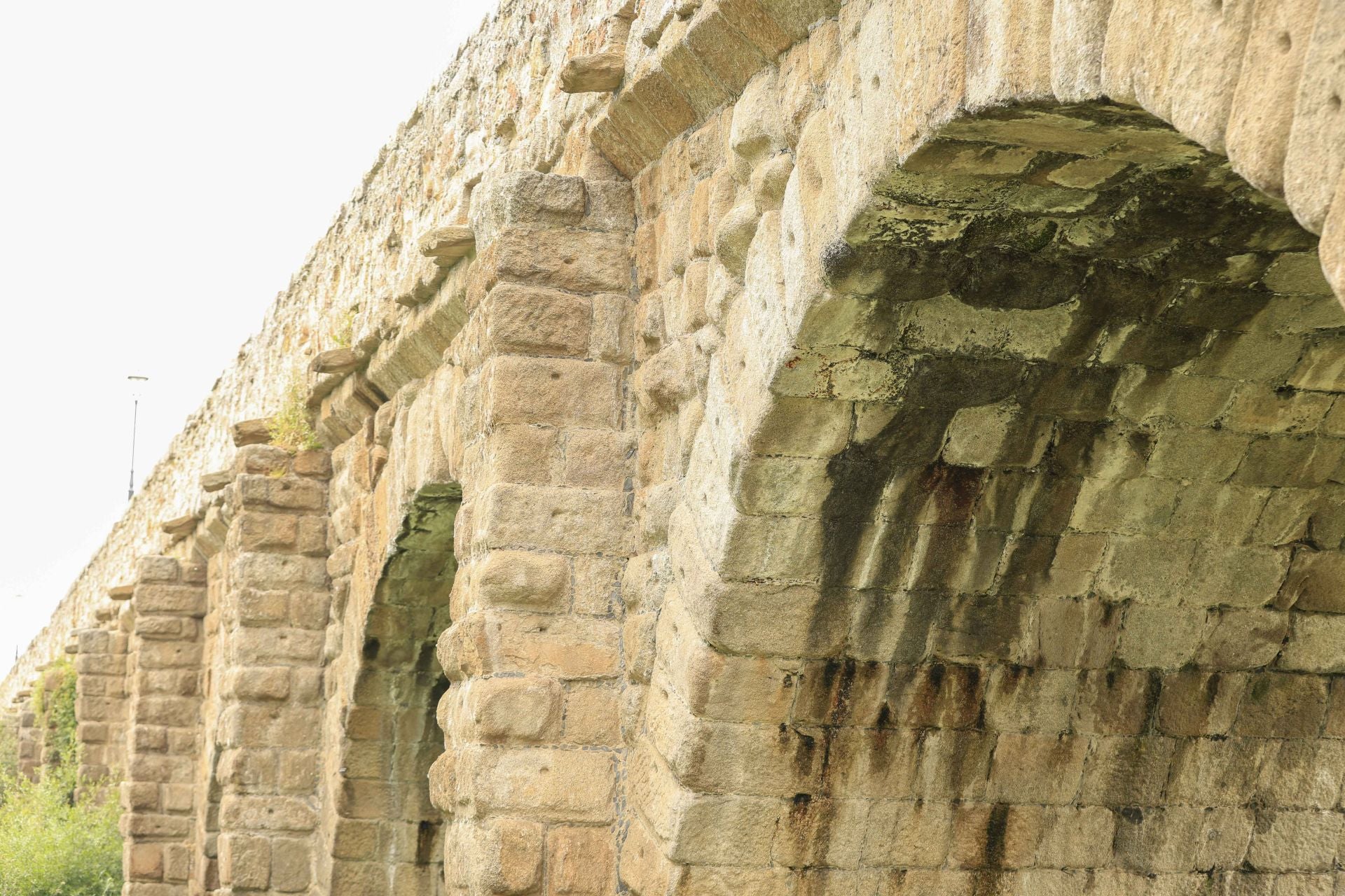 Los daños del Puente Romano de Salamanca que sobrevive a 2.000 años sobre el Tormes