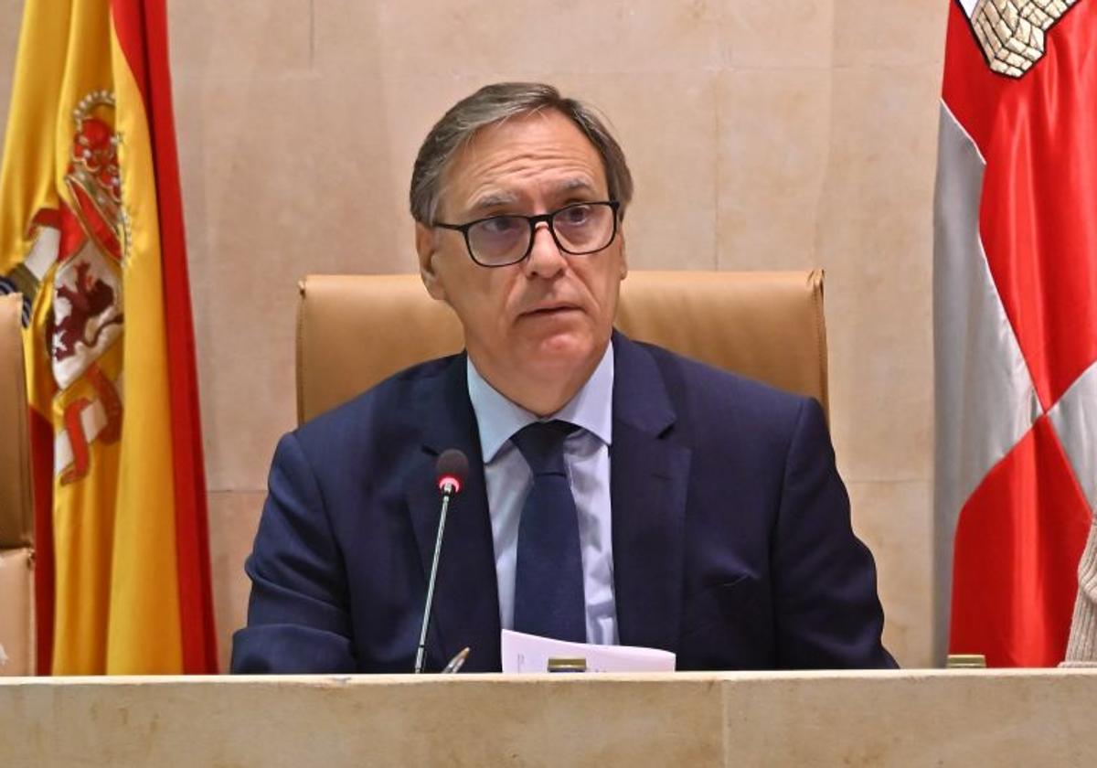 El sueldo sin precedentes del alcalde de Salamanca que acaba con una anomalía