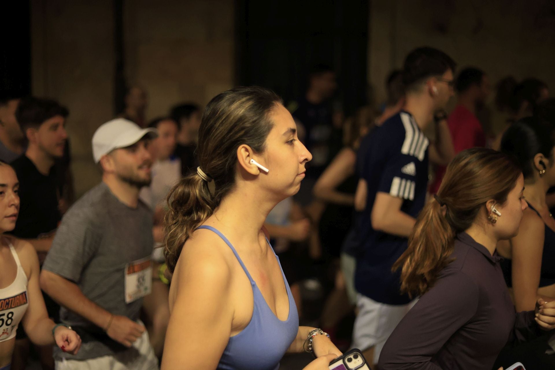 En imágenes la carrera nocturna que llena las calles de Salamanca en su XXV edición