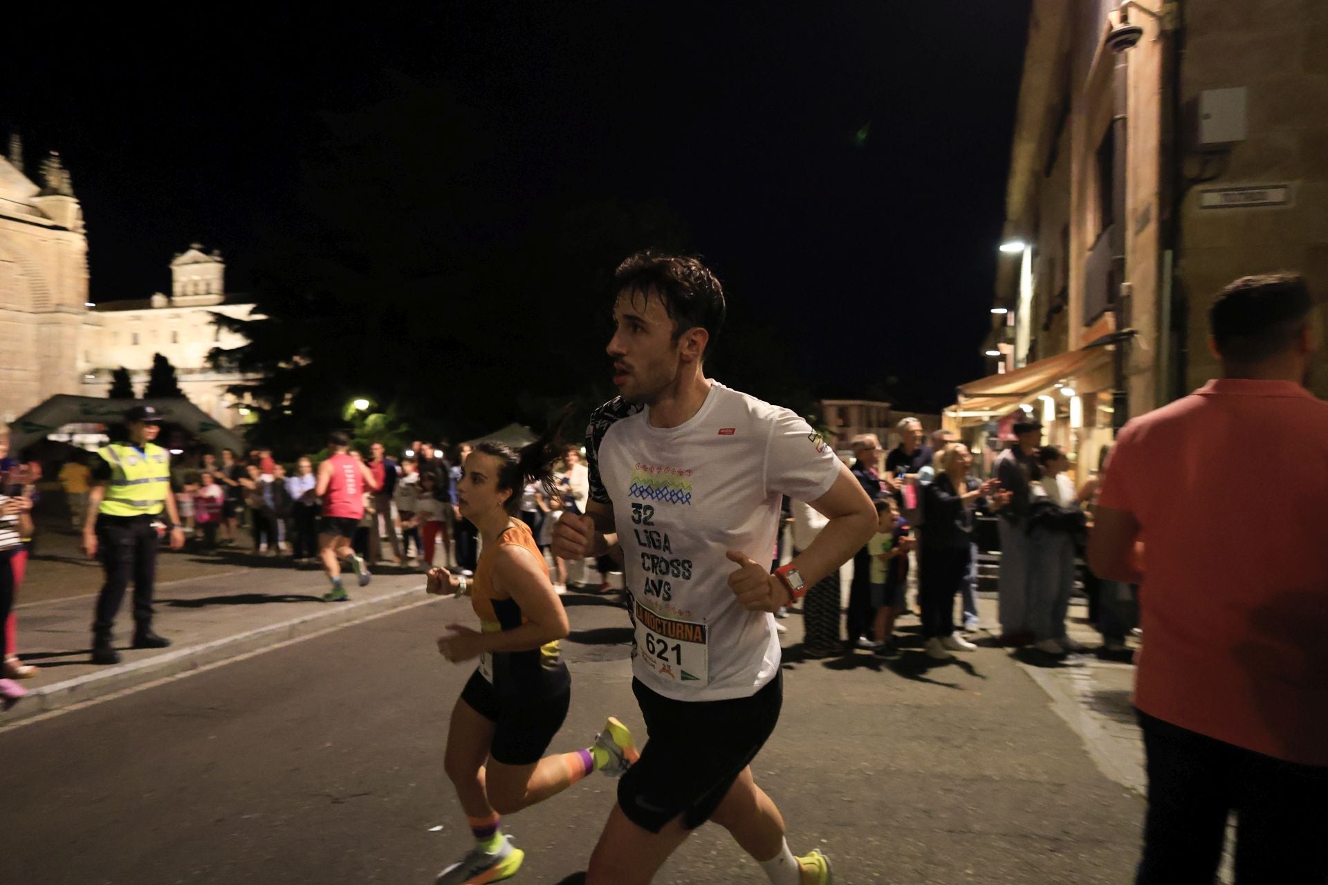 En imágenes la carrera nocturna que llena las calles de Salamanca en su XXV edición
