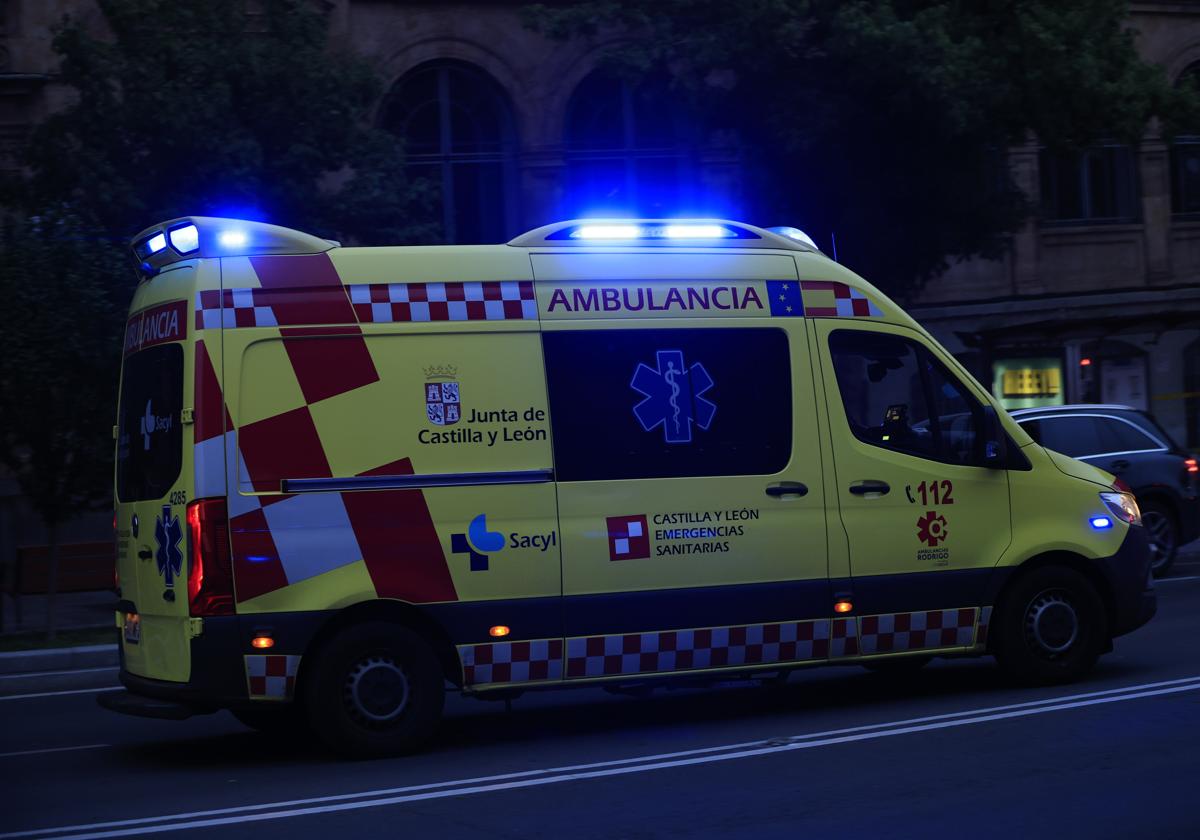 Ambulancia en Salamanca, paseo de Canalejas
